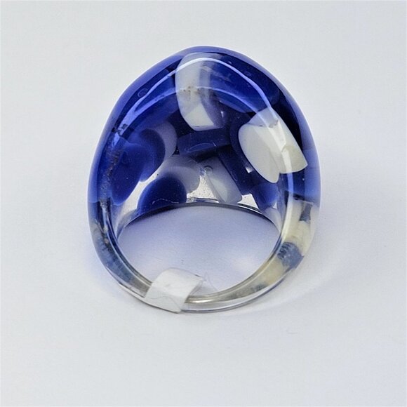 Chunky Oval Shape Resin Ring With Blue and White Pill Beads Lucite Large Ring - Picture 9 of 9